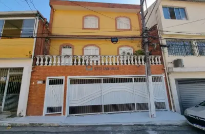 Sobrado triplex, 300m²,cômodos grandes, 4dts, quintal, edícula, 2 vagas, 5 min a pé metrô saúde.
