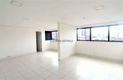 Sala comercial de 60mts ao lado da estação são judas do metrô