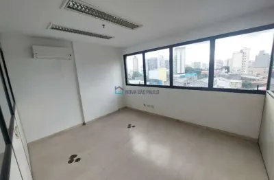 Sala comercial na praça da árvore, 56m² com 1 banheiro e 1 vaga.