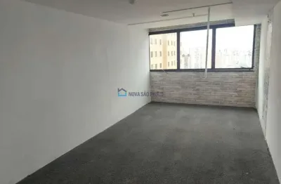 Sala comercial na praça da árvore, 56m² com 1 banheiro e 1 vaga.