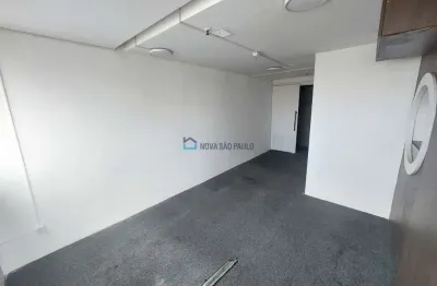 Sala comercial na praça da árvore, 56m² com 1 banheiro e 1 vaga.