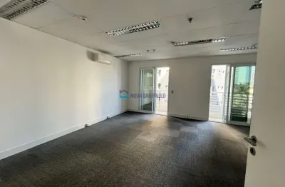 Sala comercial à venda 28m2, 1 vaga, próximo ao metrô eucaliptos e shopping ibirapuera