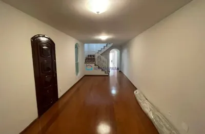 Sobrado com 03 dormitórios na região da vila mascote.