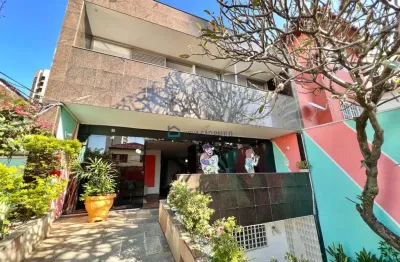 Sobrado comercial à venda, com 11 quartos, 7 banheiros, 384 m², próximo ao metrô praça da árvore