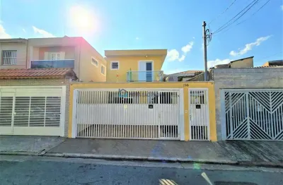 Casa com 3 dormitórios, 2 vagas e churrasqueira na saude.