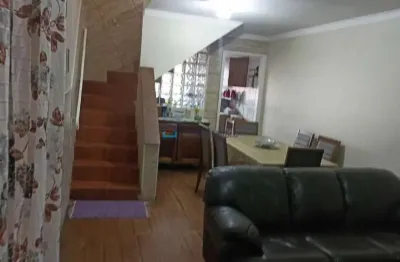 Sobrado 150m² no jardim prudência, 3 dormitórios, quintal e 2 vagas.