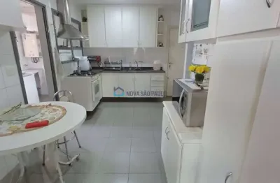 Apartamento de 4 dormitórios, suíte e 2 vagas de  garagem a 500 metros do metrô são judas!