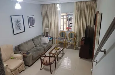 Sobrado com 100 metros de área útil, 3 dormitórios, sendo 1 suite + 2 banheiros, 2 vagas de garagem