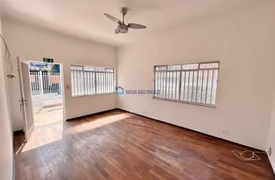 Casa térrea à venda em mirandópolis com 3 quartos e 3 vagas de garagem.