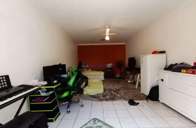 Sobrado com 210m² sendo 3 dormitórios sala cozinha 3 banheiros lavanderia 1 vaga de garagem