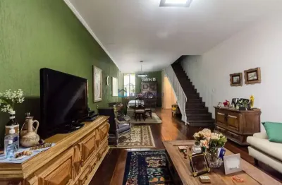 Sobrado com 210m² sendo 3 dormitórios sala cozinha 3 banheiros lavanderia 1 vaga de garagem