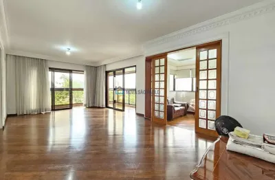 Mansão suspensa no miolo do paraiso, com 4 dormitórios e 4 vagas.