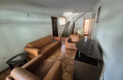 Sobrado com 3 dormitórios, 1 suite, banheiro social, lavabo, depósito nos fundos com quarto