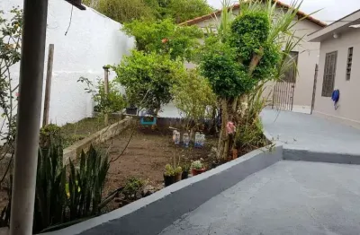 Casa a venda com 158 m² , 4 vagas, 3 dormitórios, quintal.