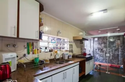 Sobrado à venda no jabaquara com 260m², 3 suites e 3 vagas com ar condicionado a 10 minutos do metrô