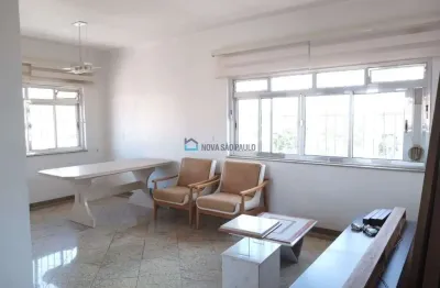Sobrado com 04 casas e 630m² de área construída localizado na região do jabaquara.
