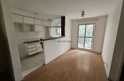 Apartamento zoológico, vago, reformado,  próximo as escolas, delegacia, supermercados.