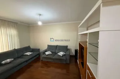 Casa térrea com 05 dormitórios na região do jardim miriam.