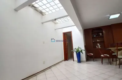 Casa assobradada  m2, residencial e comercial , 2vagas , 4 suítes metrô saúde