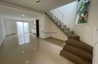 Sobrado com 02 dormitórios na região da vila gumercindo.