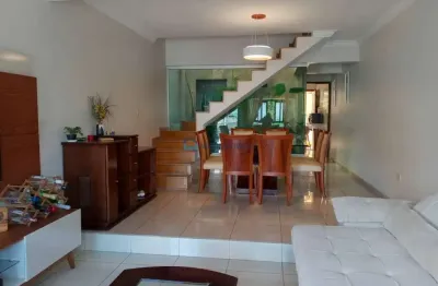 Sobrado 3 quartos sendo um suíte e 2 vagas de garagem