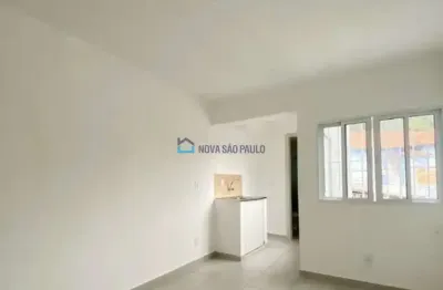 Kitnet à venda, com 1 dormitório e 1 banheiro, na vila monumento