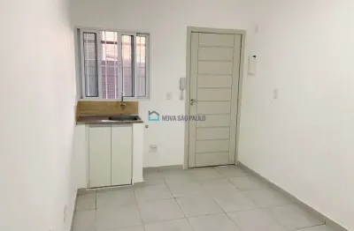 Kitnet à venda, com 1 dormitório e 1 banheiro, na vila monumento