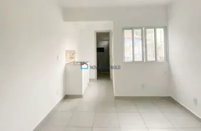 Kitnet à venda, com 1 dormitório e 1 banheiro, na vila monumento
