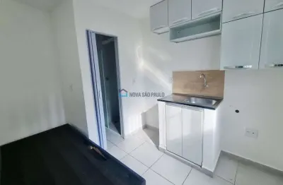 Kitnet à venda, com 1 dormitório e 1 banheiro, na vila monumento