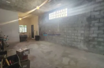 Casa térrea à venda 2 quartos, 2 vagas, próxima ao metrô linha verde