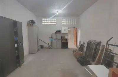 Casa térrea à venda 2 quartos, 2 vagas, próxima ao metrô linha verde