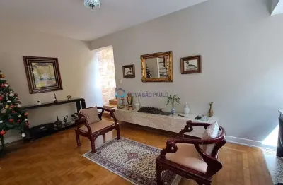 Casa à venda no planalto paulista com  3 quartos sendo 2 suítes,2 vagas e quintal.