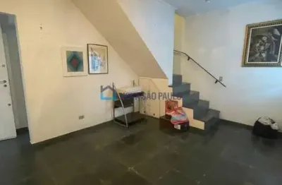 Sobrado com 03 dormitórios próximo ao museu do ipiranga.