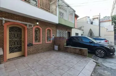 Casa de vila, ao lado do shoping e metrô santa cruz.