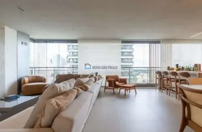 Apartamento no jardim das acácias, com 167m², 03 dormitórios sendo 02 suites e 03 vagas de garagem.