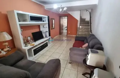 Sobrado cômodos grandes ,quintal !10 min (4 pontos) de ônibus metrô sacomã