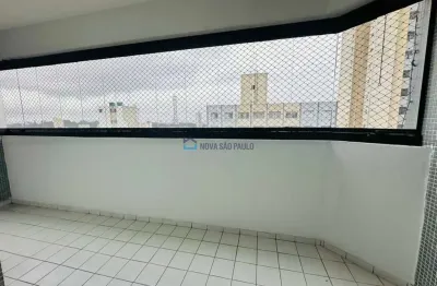 Apartamento a 100 metros do metro saúde, com 3 dormitórios e 2 vagas de garagem.