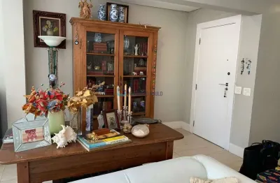 Apartamento no itaim com 2 suítes com closet e 2 vagas