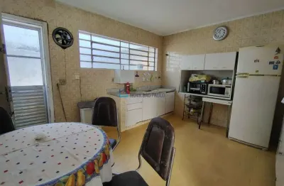 Casa térrea à venda, com 3 quartos, 1 suíte e 4 vagas