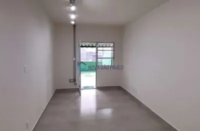 Apartamento garden reformado com porcelanato, bancada com cooktop em granito perto da santa casa!