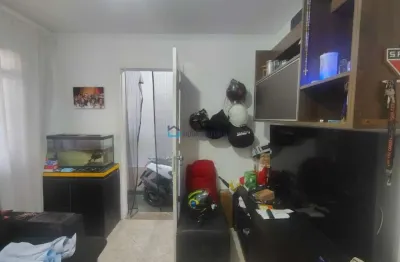 Casa térrea com quintal 3 dormitórios  2 vagas vila fachini  próx. metrô jabaquara