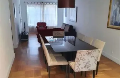 Sobrado com 3 quartos, 3 vagas e churrasqueira na aclimação