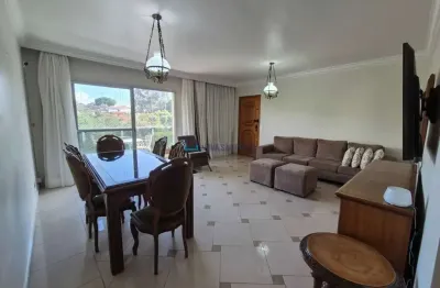 Apartamento à venda com 166m² com 3 quartos, 1 suíte com closet, 4 banheiros e 3 vagas de garagem