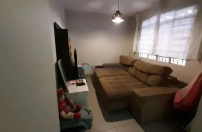 Sobrado à venda 200m² 2 quartos, 2 banheiros e 4 vagas de garagem.