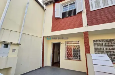 Mirandópolis, sobrado 2 dormitórios com 1 vaga de garagem.