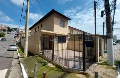 Casa à venda na vila brasilina com 3 quartos e 2 vagas de garagem.