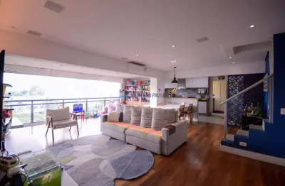 Apartamento duplex à venda com 3 quartos e 3 vagas de garagem.