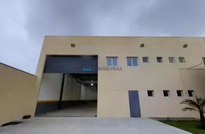 Excelente e amplo galpão com mesanino, com 2.200m² e atualmente com renda.