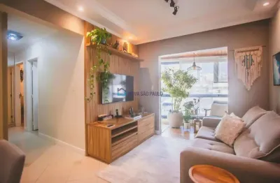 Apartamento com 3 dormitórios, 1 suíte, 2 vagas de garagem e depósito.