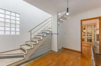 Sobrado Vila Clementino/ 3 dormitórios (suítes) 4 vagas, 270 m².